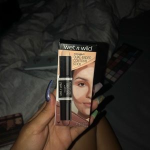 wet n wild countour and highlight concealer stick